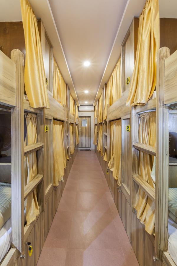 Abza Deluxe Dormitory Мумбаї Екстер'єр фото