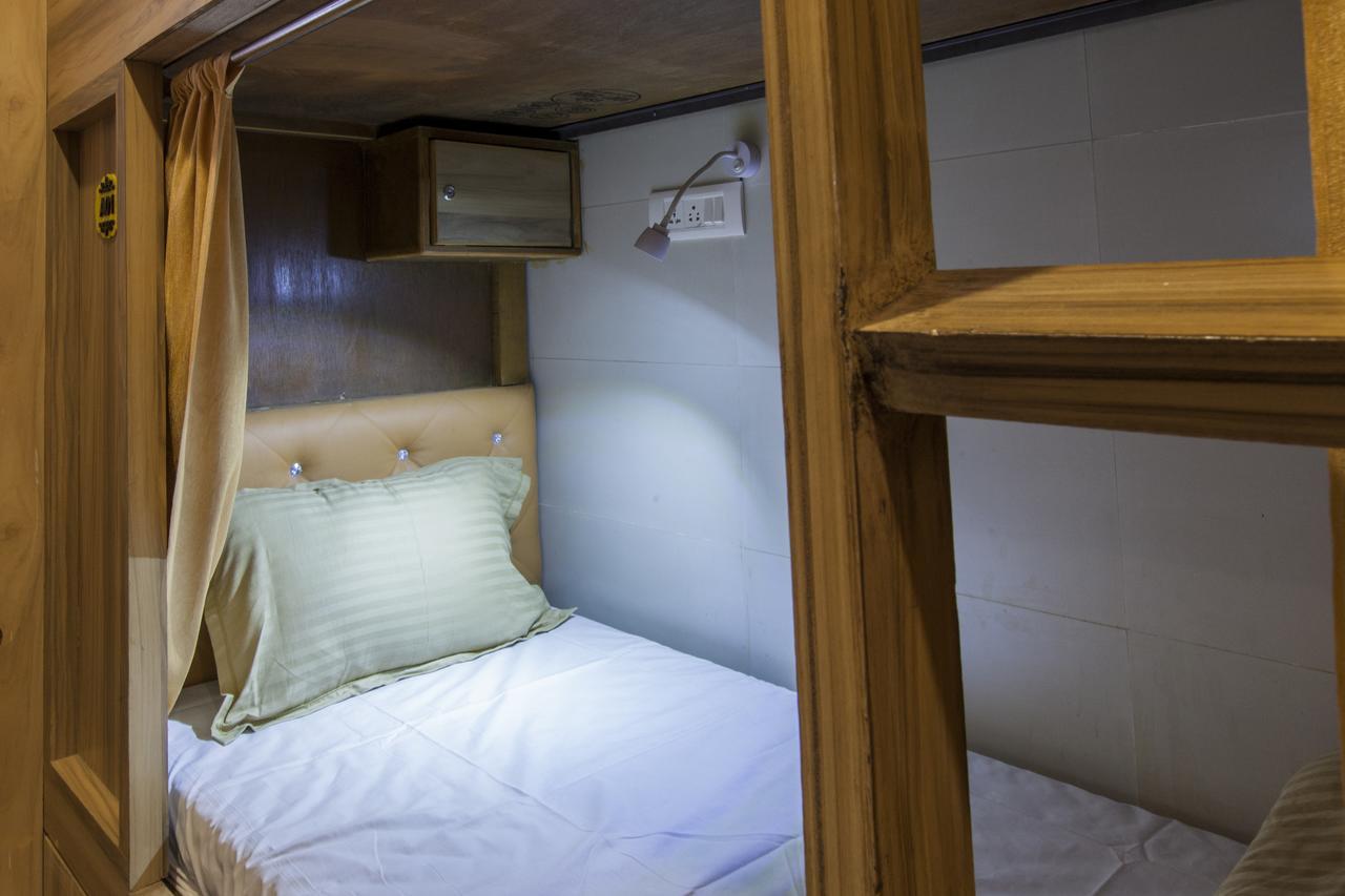 Abza Deluxe Dormitory Мумбаї Екстер'єр фото
