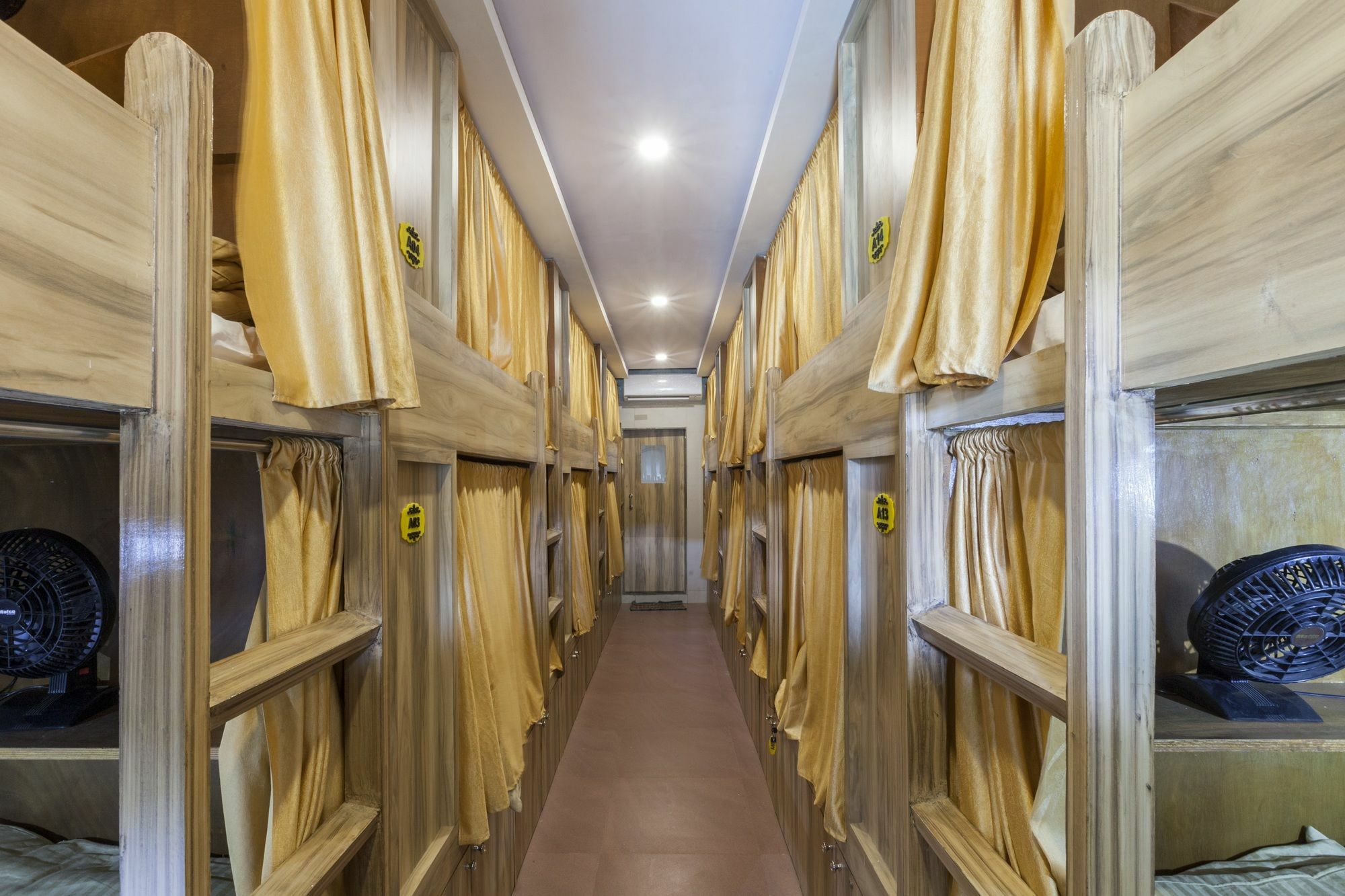 Abza Deluxe Dormitory Мумбаї Екстер'єр фото